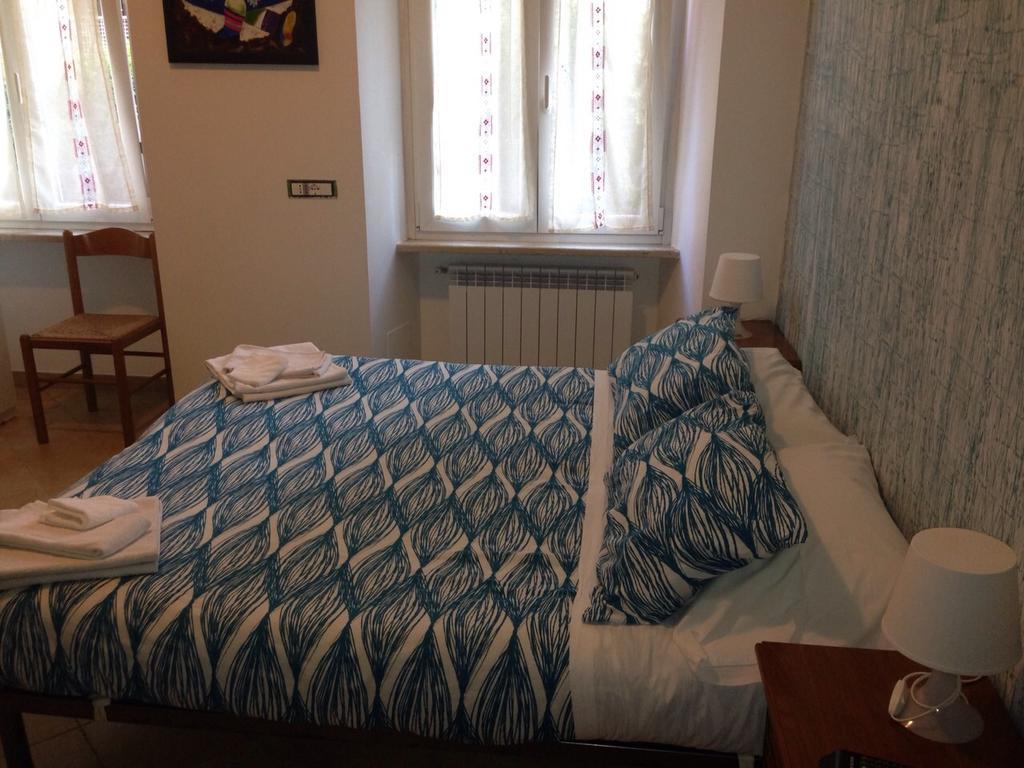 B & B Leonard Acqui Rome Room photo